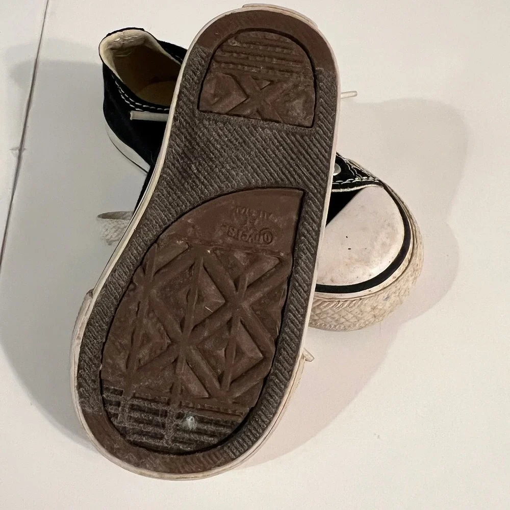 Toddler boys size 5 shoes (s-176)